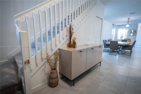 Villa ou maison à louer à Miami, Floride: 5 chambres, 207.45 m2 № 1967498 - photo 12