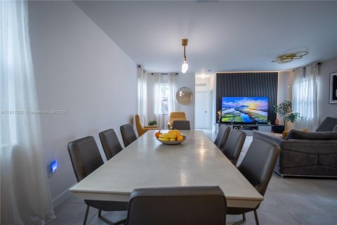 Villa ou maison à louer à Miami, Floride: 5 chambres, 207.45 m2 № 1967498 - photo 5