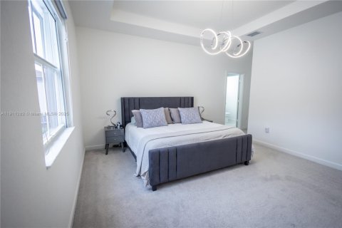 Villa ou maison à louer à Miami, Floride: 5 chambres, 207.45 m2 № 1967498 - photo 15