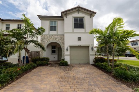 Villa ou maison à louer à Miami, Floride: 5 chambres, 207.45 m2 № 1967498 - photo 1