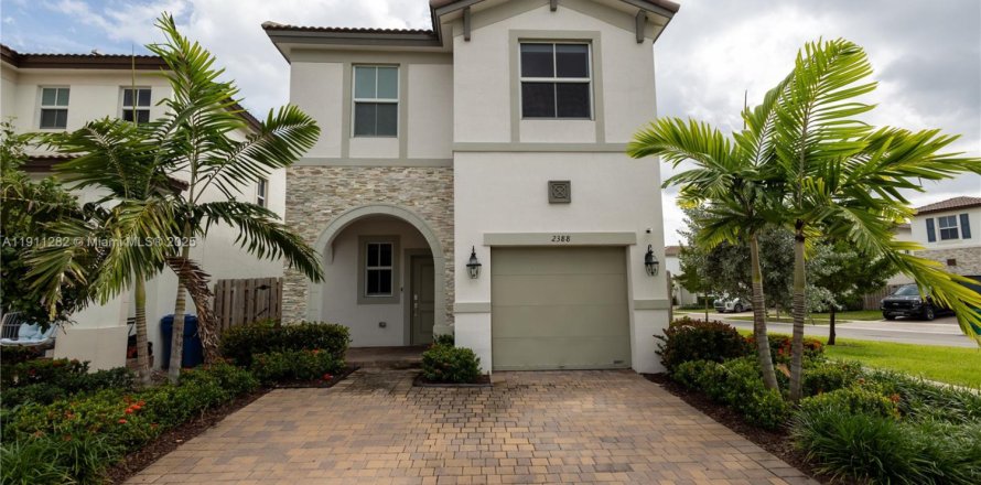 Villa ou maison à Miami, Floride 5 chambres, 207.45 m2 № 1967498