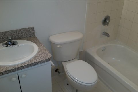 Adosado en alquiler en Miami, Florida, 4 dormitorios, 100.89 m2 № 1966771 - foto 13