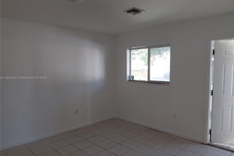 Adosado en alquiler en Miami, Florida, 4 dormitorios, 100.89 m2 № 1966771 - foto 21