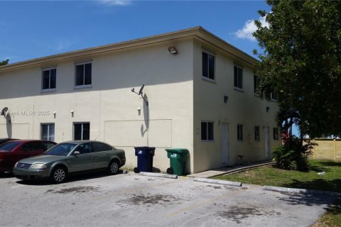 Adosado en alquiler en Miami, Florida, 4 dormitorios, 100.89 m2 № 1966771 - foto 3