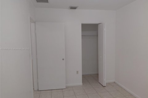 Adosado en alquiler en Miami, Florida, 4 dormitorios, 100.89 m2 № 1966771 - foto 30