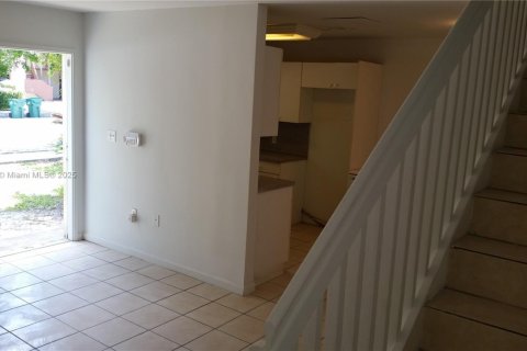 Adosado en alquiler en Miami, Florida, 4 dormitorios, 100.89 m2 № 1966771 - foto 8