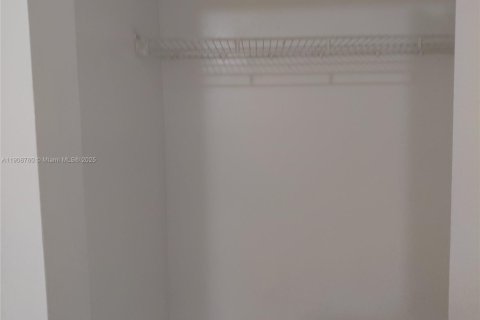 Adosado en alquiler en Miami, Florida, 4 dormitorios, 100.89 m2 № 1966771 - foto 27