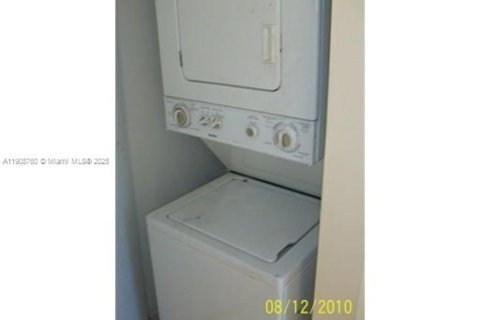 Adosado en alquiler en Miami, Florida, 4 dormitorios, 100.89 m2 № 1966771 - foto 6