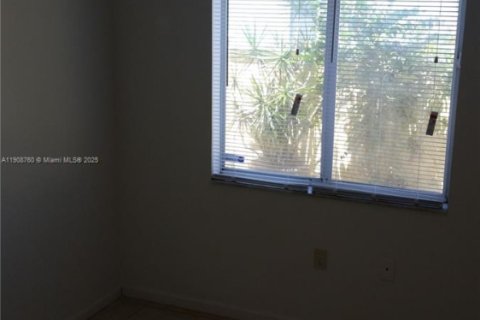 Adosado en alquiler en Miami, Florida, 4 dormitorios, 100.89 m2 № 1966771 - foto 10