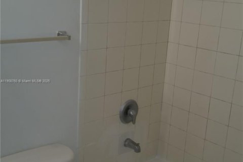 Adosado en alquiler en Miami, Florida, 4 dormitorios, 100.89 m2 № 1966771 - foto 16