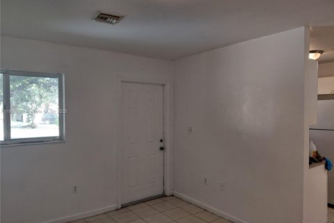 Adosado en alquiler en Miami, Florida, 4 dormitorios, 100.89 m2 № 1966771 - foto 28