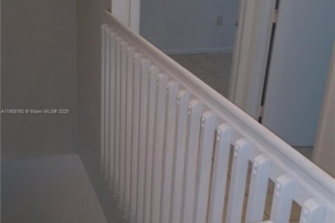 Adosado en alquiler en Miami, Florida, 4 dormitorios, 100.89 m2 № 1966771 - foto 19