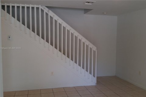 Adosado en alquiler en Miami, Florida, 4 dormitorios, 100.89 m2 № 1966771 - foto 5