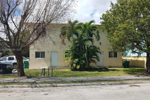 Adosado en alquiler en Miami, Florida, 4 dormitorios, 100.89 m2 № 1966771 - foto 1