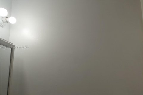 Adosado en alquiler en Miami, Florida, 4 dormitorios, 100.89 m2 № 1966771 - foto 25