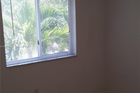 Adosado en alquiler en Miami, Florida, 4 dormitorios, 100.89 m2 № 1966771 - foto 17