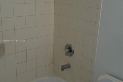 Adosado en alquiler en Miami, Florida, 4 dormitorios, 100.89 m2 № 1966771 - foto 11