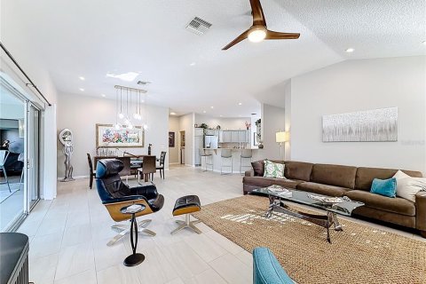 Casa en venta en The Villages, Florida, 3 dormitorios, 179.67 m2 № 2226360 - foto 25