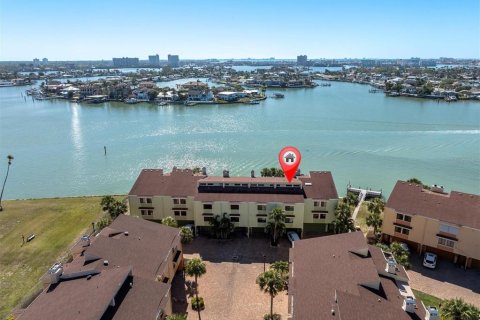 Townhouse in Treasure Island, Florida 2 bedrooms, 162.58 sq.m. № 1587248 - photo 3
