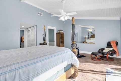Townhouse in Treasure Island, Florida 2 bedrooms, 162.58 sq.m. № 1587248 - photo 21