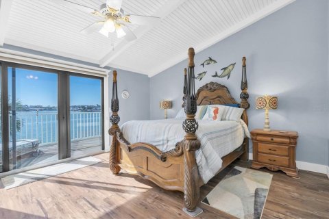 Townhouse in Treasure Island, Florida 2 bedrooms, 162.58 sq.m. № 1587248 - photo 20