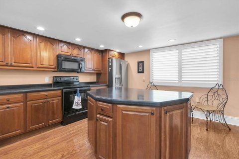Townhouse in Treasure Island, Florida 2 bedrooms, 162.58 sq.m. № 1587248 - photo 13