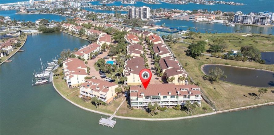 Townhouse in Treasure Island, Florida 2 bedrooms, 162.58 sq.m. № 1587248