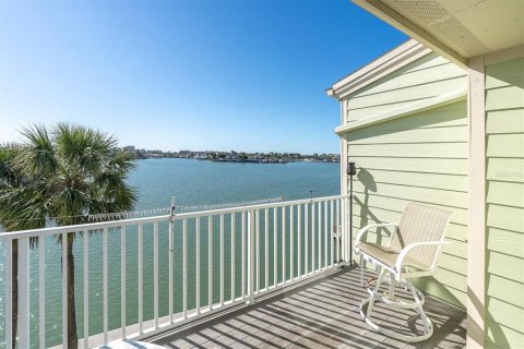 Townhouse in Treasure Island, Florida 2 bedrooms, 162.58 sq.m. № 1587248 - photo 30