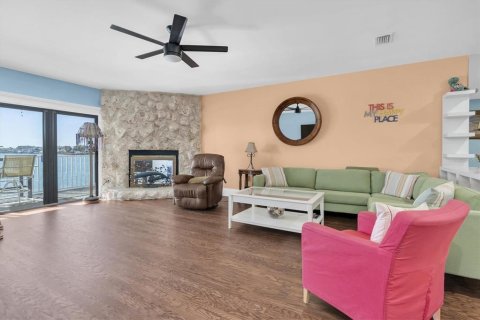 Townhouse in Treasure Island, Florida 2 bedrooms, 162.58 sq.m. № 1587248 - photo 17