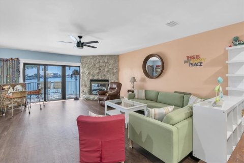 Townhouse in Treasure Island, Florida 2 bedrooms, 162.58 sq.m. № 1587248 - photo 19