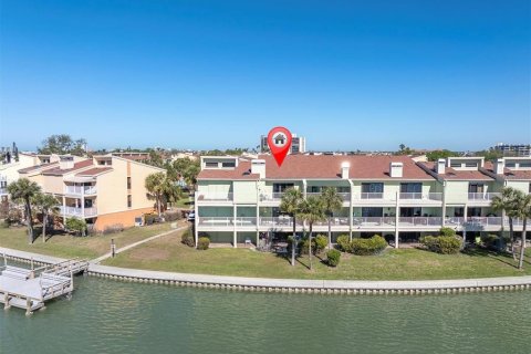 Townhouse in Treasure Island, Florida 2 bedrooms, 162.58 sq.m. № 1587248 - photo 5