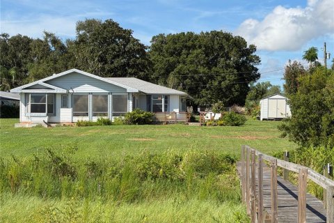 House in Frostproof, Florida 3 bedrooms, 117.06 sq.m. № 2364439