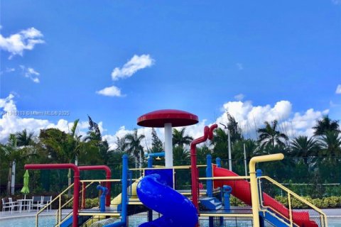 House in Doral, Florida 3 bedrooms, 195.09 sq.m. № 1971232 - photo 20