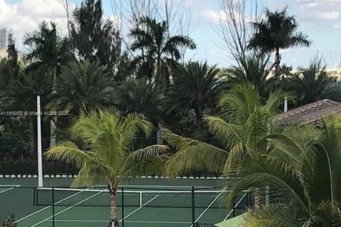 House in Doral, Florida 3 bedrooms, 195.09 sq.m. № 1971232 - photo 25