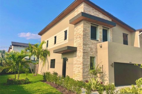 House in Doral, Florida 3 bedrooms, 195.09 sq.m. № 1971232 - photo 3