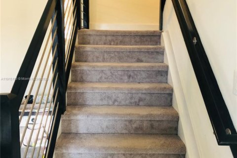 House in Doral, Florida 3 bedrooms, 195.09 sq.m. № 1971232 - photo 10