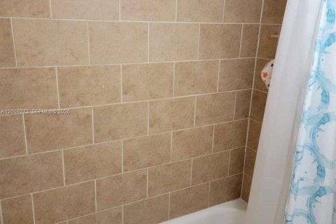Condo in Miami, Florida, 2 bedrooms  № 2073708 - photo 17