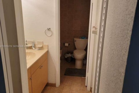 Condo in Miami, Florida, 2 bedrooms  № 2073708 - photo 8