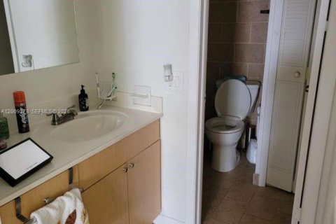 Condo in Miami, Florida, 2 bedrooms  № 2073708 - photo 20