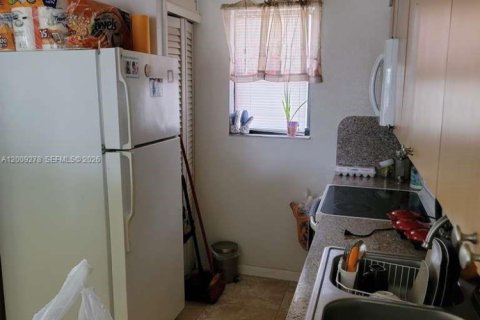 Condo in Miami, Florida, 2 bedrooms  № 2073708 - photo 24