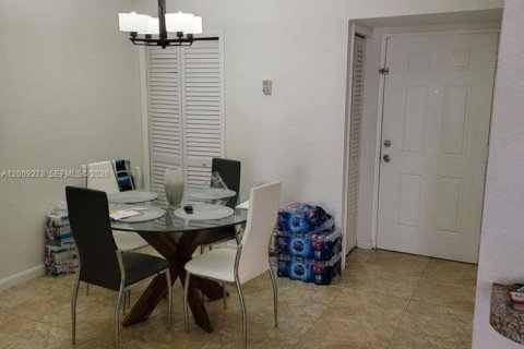 Condo in Miami, Florida, 2 bedrooms  № 2073708 - photo 3