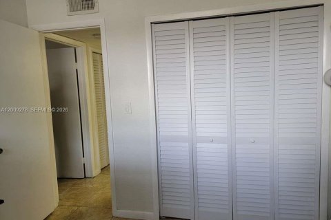 Condo in Miami, Florida, 2 bedrooms  № 2073708 - photo 14