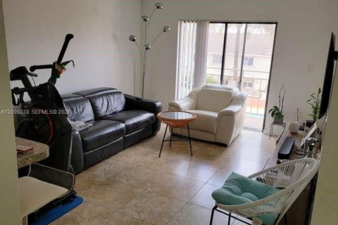 Condo in Miami, Florida, 2 bedrooms  № 2073708 - photo 21