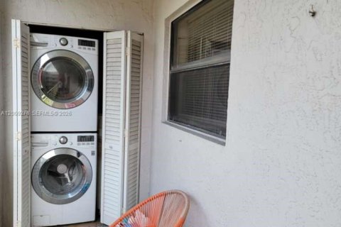 Condo in Miami, Florida, 2 bedrooms  № 2073708 - photo 6