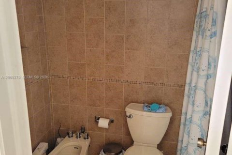 Condo in Miami, Florida, 2 bedrooms  № 2073708 - photo 7