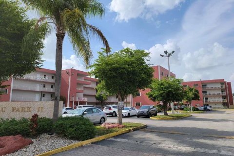 Condo in Miami, Florida, 2 bedrooms  № 2073708 - photo 30