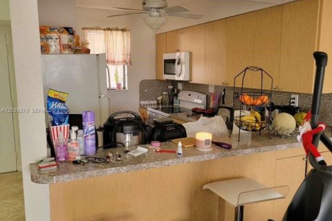 Condo in Miami, Florida, 2 bedrooms  № 2073708 - photo 23