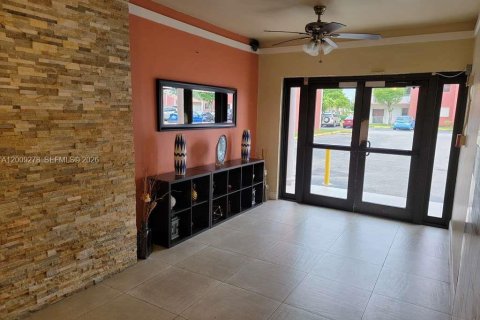 Condo in Miami, Florida, 2 bedrooms  № 2073708 - photo 29