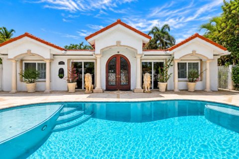 House in Pompano Beach, Florida 3 bedrooms, 268.21 sq.m. № 2365732