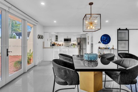 Townhouse in Miami, Florida 3 bedrooms, 156.08 sq.m. № 2003563 - photo 10